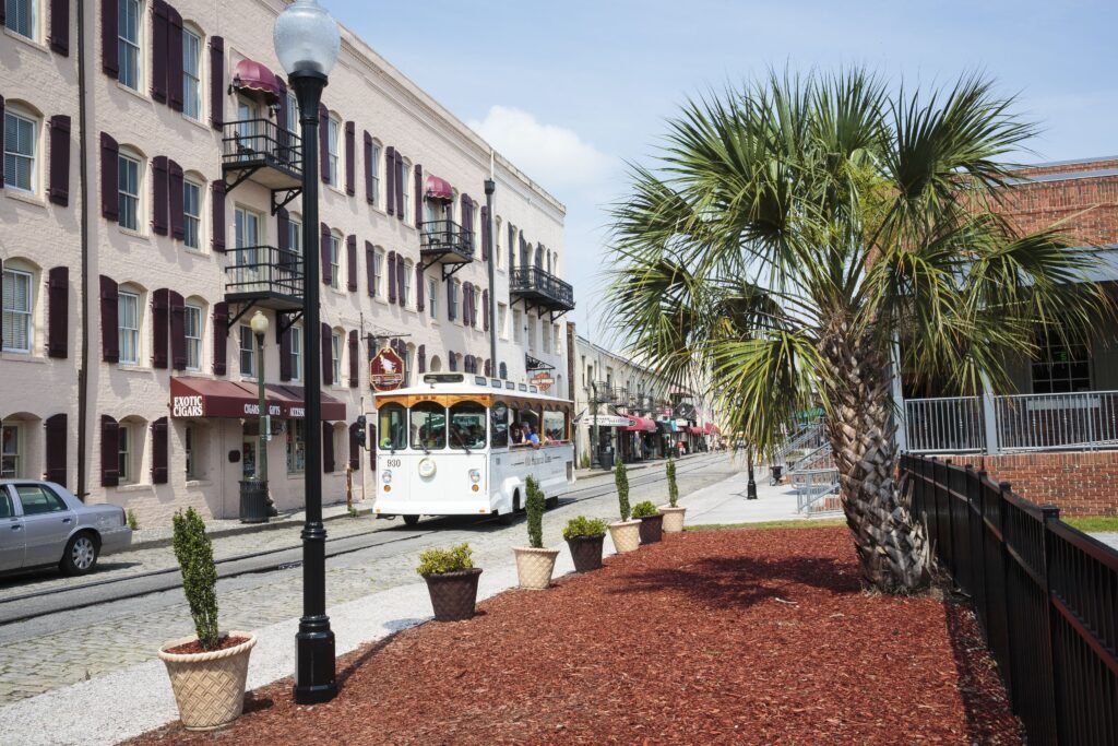 Olde Harbour Inn Exterior Building
