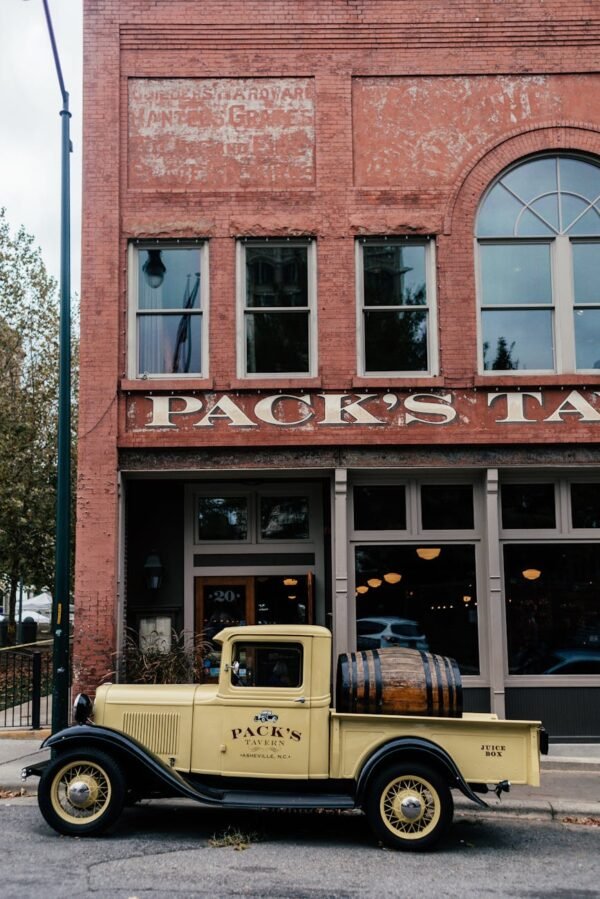 Pack's Tavern Outdoor Seating